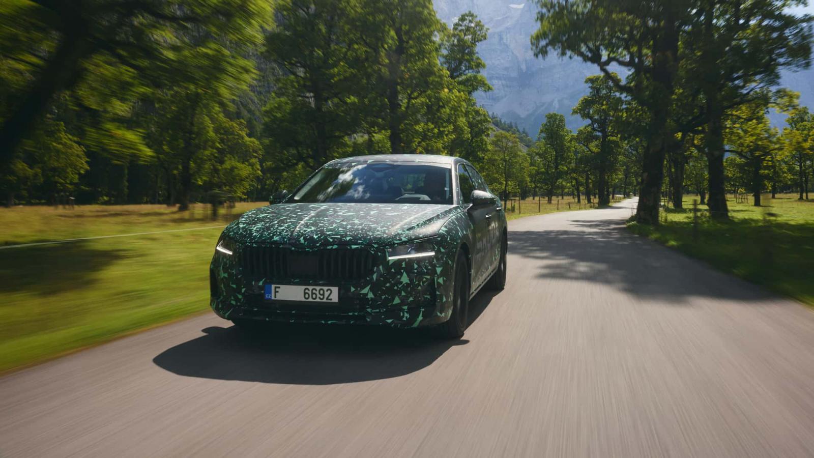 Η Skoda έδειξε το νέο Superb 
